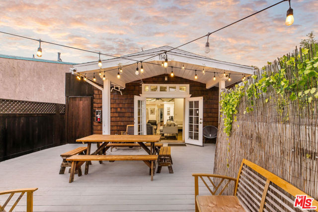 1141 Cabrillo Avenue, Venice CA: https://media.crmls.org/mediaz/0fb99ef2-698e-492d-a19b-37e50620a149.jpg