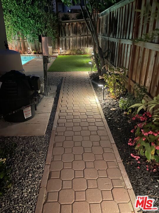 603 Racquet Club Lane, Thousand Oaks CA: https://media.crmls.org/mediaz/0fba5139-4fd9-45cf-b9df-0a7b097a9653.jpg
