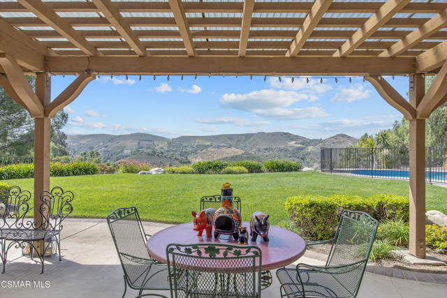 12490 Ridge Drive, Santa Rosa CA: https://media.crmls.org/mediaz/0fba9330-fd8c-4321-bc39-3fa451c6212f.jpg
