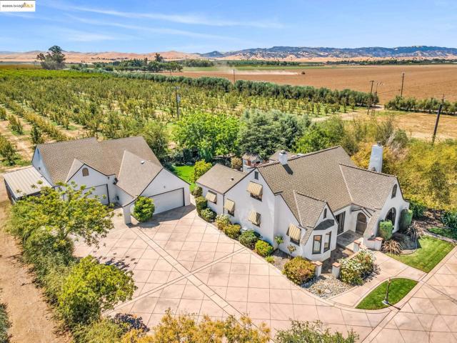 11081 BRENTWOOD BLVD., Brentwood CA: https://media.crmls.org/mediaz/0fbab549-cfae-46e6-8d22-c98696ce160f.jpg