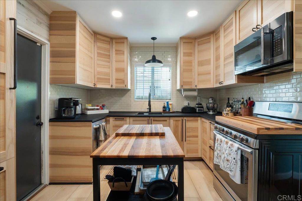 646 Downer Avenue