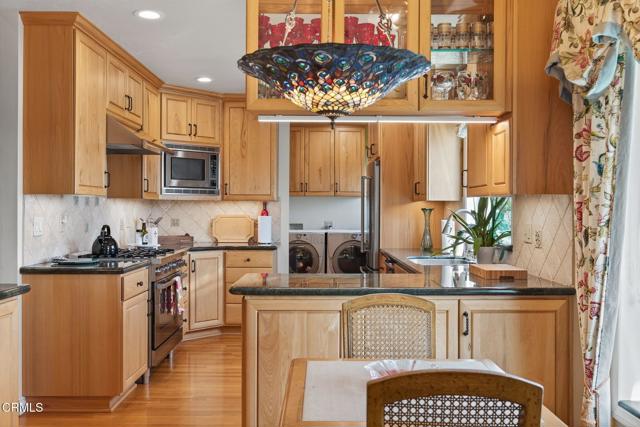 332 Carol Drive, Ventura CA: https://media.crmls.org/mediaz/0fbadc3c-27ac-4280-9dee-8f8309387e83.jpg