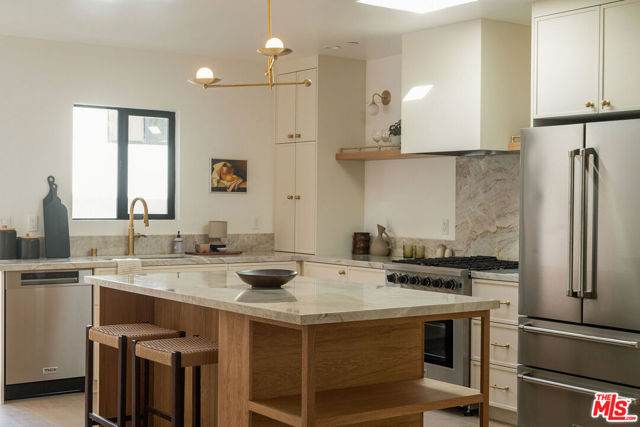 3923 Revere Avenue, Los Angeles CA: https://media.crmls.org/mediaz/0fbb26b4-77db-476b-82be-d45e2253f2ae.jpg