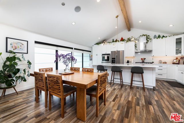 1865 El Monte Drive, Thousand Oaks CA: https://media.crmls.org/mediaz/0fbb4bb4-ce28-46ca-86ee-f1de8d281b7b.jpg