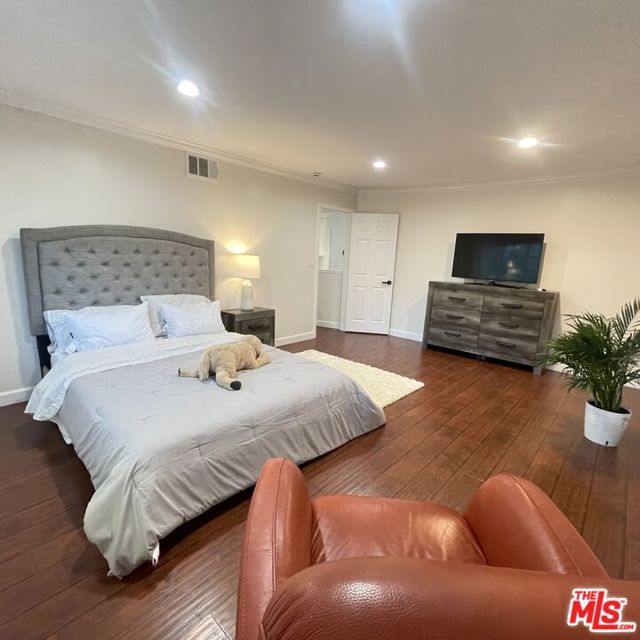 11158 Newcastle Avenue, Granada Hills CA: https://media.crmls.org/mediaz/0fbb72c6-0176-47e5-bd34-151770a74de5.jpg