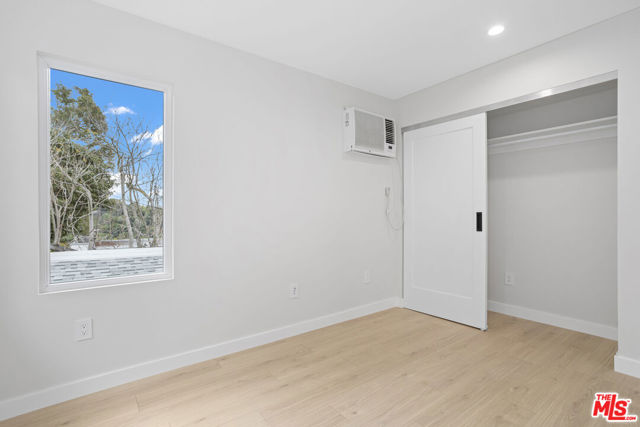 2336 Loma Vista Place, Los Angeles CA: https://media.crmls.org/mediaz/0fbc5534-89a1-4353-9b30-2335862e3917.jpg
