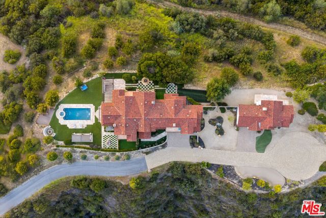 1650 Luse Tank Road, Topanga CA: https://media.crmls.org/mediaz/0fbc65ac-fe17-473d-b43b-6f9bfe7a09d2.jpg