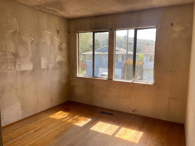 1107 Mason Drive, Pacifica CA: https://media.crmls.org/mediaz/0fbc8c38-1028-4c6d-b17b-933a8a1e1513.jpg