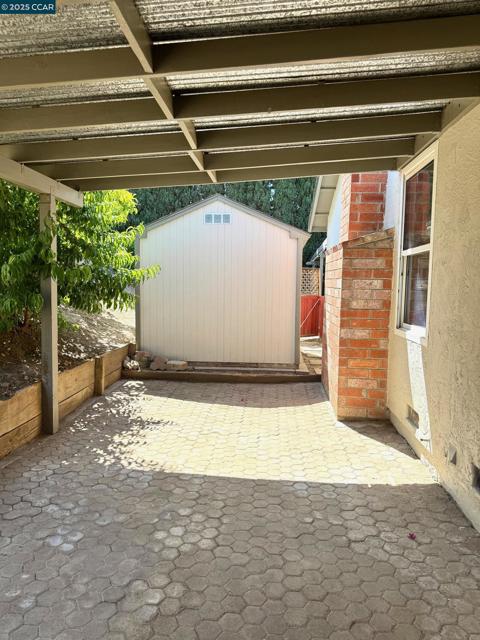 2139 Chestnut Dr, Pittsburg CA: https://media.crmls.org/mediaz/0fbc9ccc-f46d-4e32-8e91-422321cc1d1b.jpg