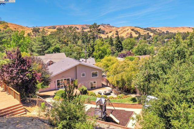 382 Castello Rd, Lafayette CA: https://media.crmls.org/mediaz/0fbd073f-6ec4-4ba0-93ce-d83be64341c7.jpg