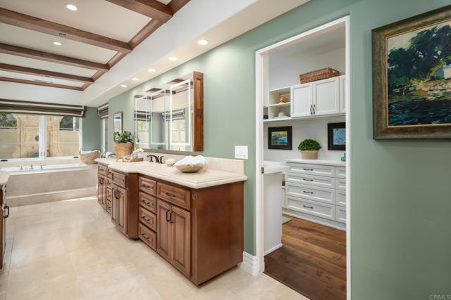 14479 Emerald Lane, Rancho Santa Fe CA: https://media.crmls.org/mediaz/0fbd110b-d288-48d9-8883-1769ba7a3c52.jpg