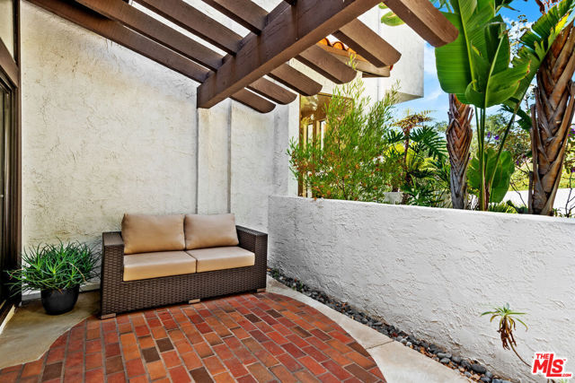 1671 Michael Lane, Pacific Palisades CA: https://media.crmls.org/mediaz/0fbd3826-d527-43d3-af40-51cbd770a107.jpg