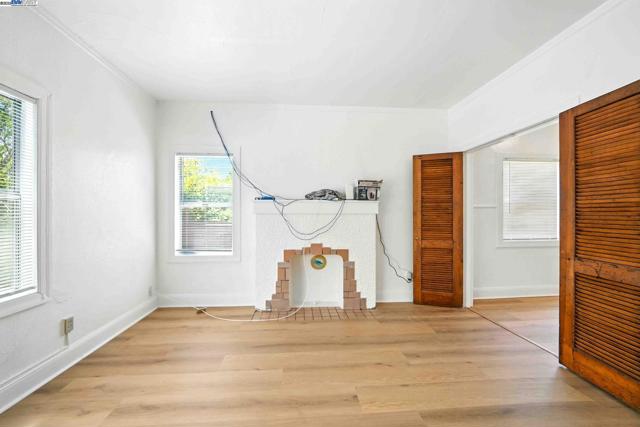 2238 7Th, Berkeley CA: https://media.crmls.org/mediaz/0fbd3d77-ad7b-4722-9125-909dfeb59f15.jpg