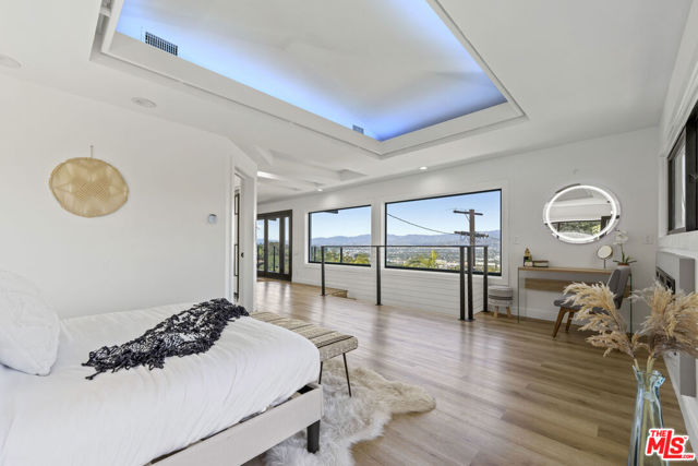 7308 Pacific View Drive, Los Angeles CA: https://media.crmls.org/mediaz/0fbda8e6-dda0-4351-8ca6-64ac3c2754c2.jpg