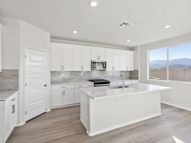 Detail Gallery Image 2 of 15 For 19417 Brush Creek Way, Lake Elsinore,  CA 92532 - 4 Beds | 3 Baths