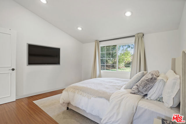 20338 Coulson Street, Woodland Hills CA: https://media.crmls.org/mediaz/0fbdd982-9bb2-46c9-bb02-9b2e8cb17798.jpg