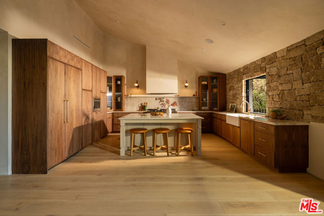 3620 Wrightwood Drive, Studio City CA: https://media.crmls.org/mediaz/0fbde821-744b-4edd-8e41-a3b2d5d8257e.jpg