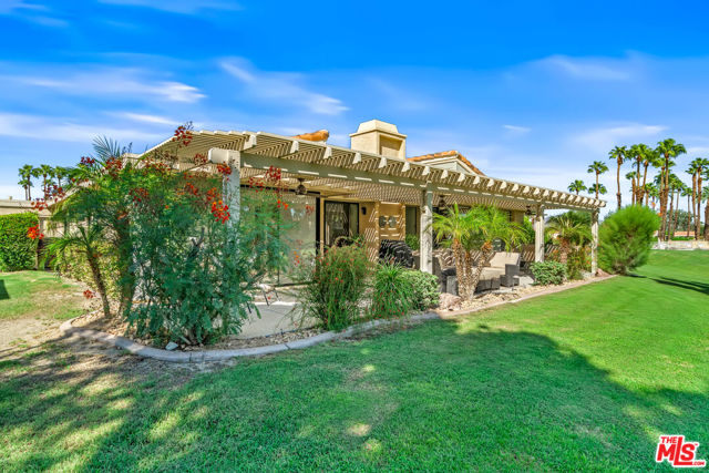 72305 Rodeo Way, Rancho Mirage CA: https://media.crmls.org/mediaz/0fbe5dbb-34f0-4aae-8016-8cec629483ca.jpg