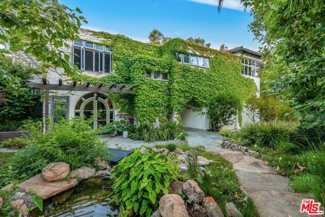 850 Muskingum Avenue, Pacific Palisades CA: https://media.crmls.org/mediaz/0fbe8449-7b54-45e8-a351-7ed58c663c14.jpg