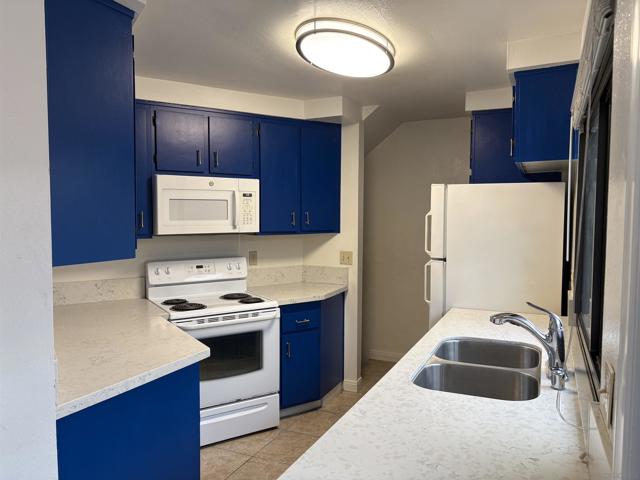 3823 Caminito Litoral, San Diego CA: https://media.crmls.org/mediaz/0fbeaf23-bd89-4f7b-b034-5b15c007705c.jpg