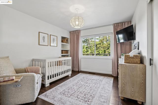 6605 Ascot Dr., Oakland CA: https://media.crmls.org/mediaz/0fbed110-8817-4ef8-a13d-35bfeadfe86b.jpg