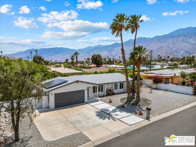 3121 E Ventura Road, Palm Springs CA: https://media.crmls.org/mediaz/0fbf1f39-783d-4a5a-9fcc-e4f95a639a40.jpg