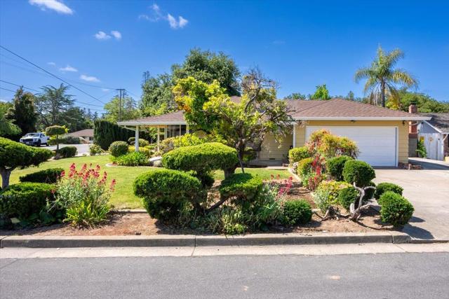 18654 Aspesi Drive, Saratoga CA: https://media.crmls.org/mediaz/0fbfcf55-d4c0-4954-a2d2-4ea89ca31ee4.jpg