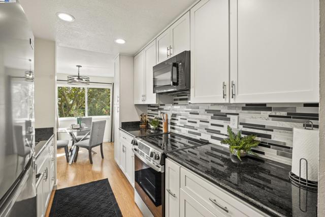 21071 Gary Dr, Hayward CA: https://media.crmls.org/mediaz/0fc00889-7728-4316-91d9-d4a8c8c22299.jpg