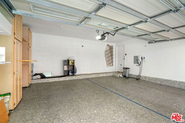 5923 Etiwanda Avenue, Tarzana CA: https://media.crmls.org/mediaz/0fc08a86-2972-4219-994b-a4cfe8022996.jpg