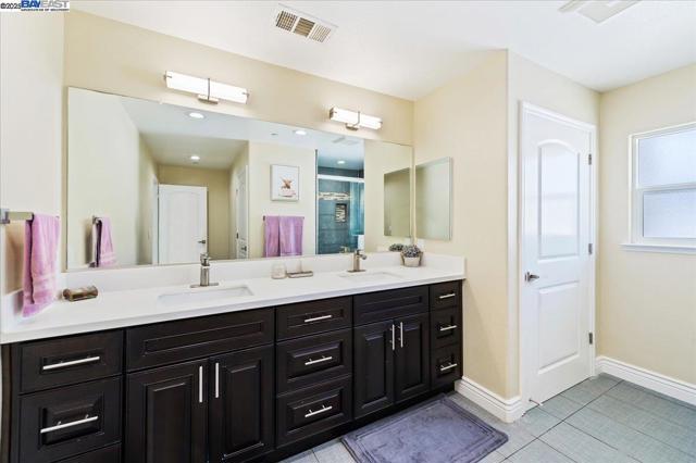 736 N P St, Livermore CA: https://media.crmls.org/mediaz/0fc101a5-5a67-4394-9ea5-91640f7d845a.jpg