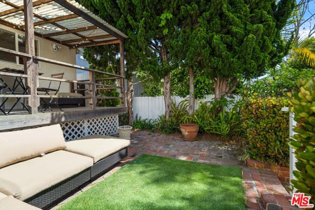 2205 ELM Avenue, Manhattan Beach, California 90266, 2 Bedrooms Bedrooms, ,2 BathroomsBathrooms,Residential,Sold,ELM,22148905