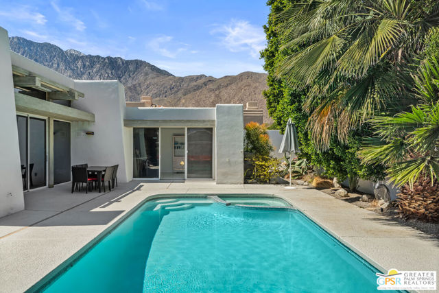 770 N Girasol Court, Palm Springs CA: https://media.crmls.org/mediaz/0fc14e38-da00-41e8-88db-e3b4ed2b1ec8.jpg