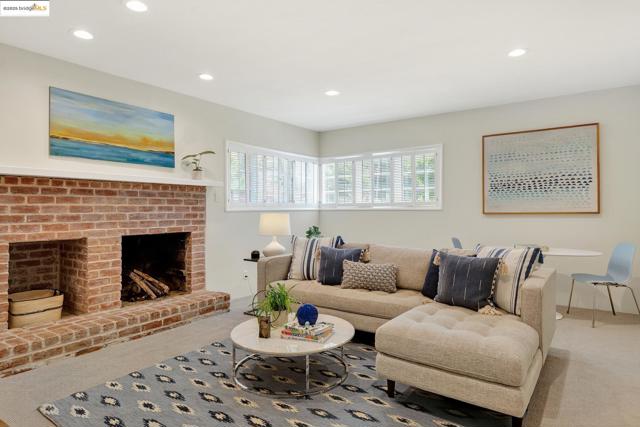 2773 Argyle Street, Oakland CA: https://media.crmls.org/mediaz/0fc1518d-931b-4535-adbd-0397eaed622f.jpg
