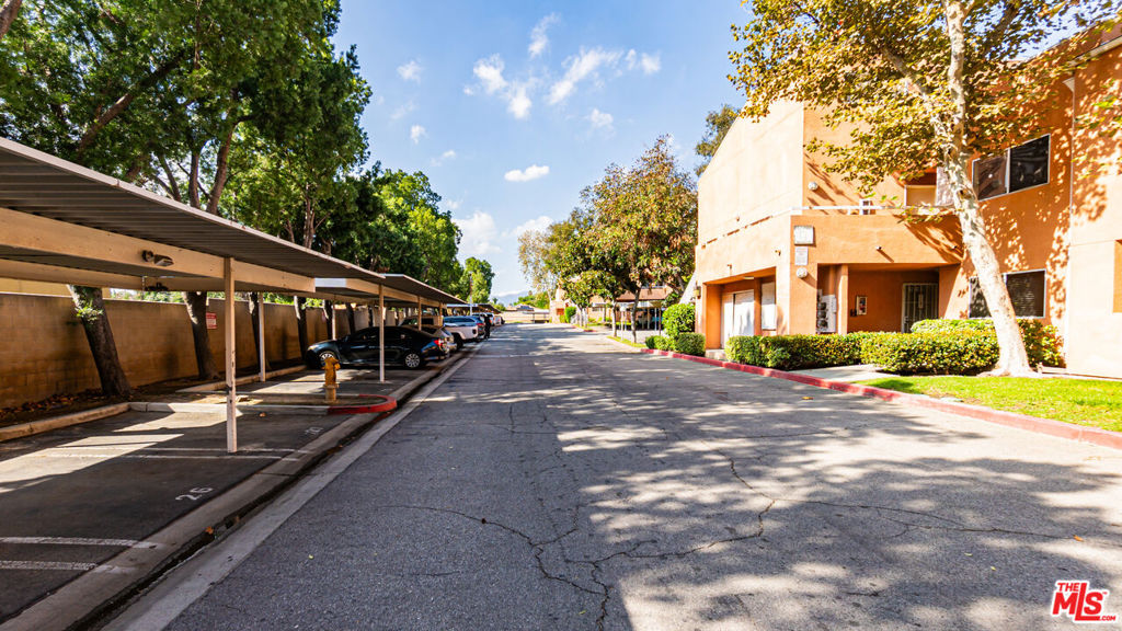 https://media.crmls.org/mediaz/0fc48ec5-ca96-458f-8db6-ebcb9a386e67.jpg?preset=X-Large