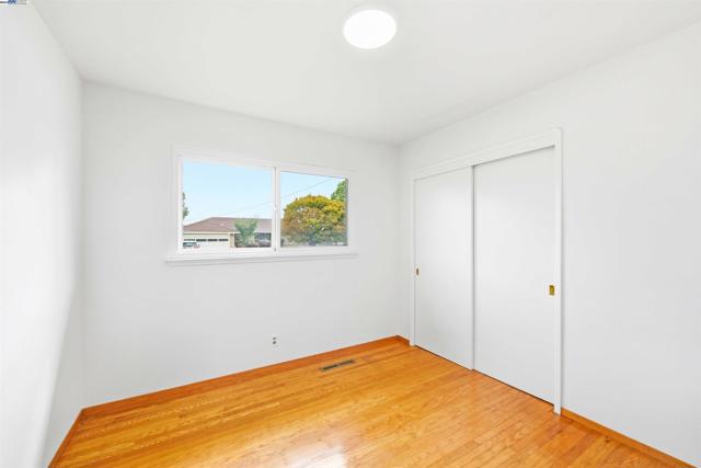 Image 29 of 41 For 5169 Lawler Ave