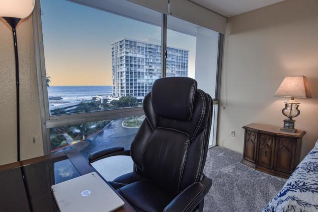 1770 Avenida Del Mundo, Coronado CA: https://media.crmls.org/mediaz/0fc4a7cc-f628-46bc-8eb6-564db2e8a00e.jpg