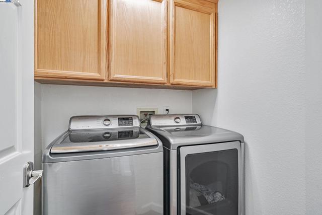 6192 Lakeview Cir, San Ramon CA: https://media.crmls.org/mediaz/0fc62d19-a402-4ceb-ab95-9bdb450cda01.jpg