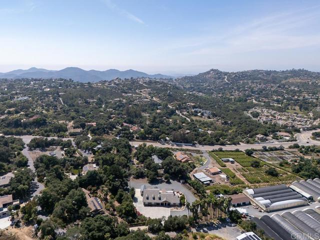 10166 Rancho Roble Rd., Escondido CA: https://media.crmls.org/mediaz/0fc656f8-12a4-4cf3-be73-299dcb1a2cd7.jpg