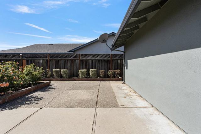 745 Ambrose Drive, Salinas CA: https://media.crmls.org/mediaz/0fc679dc-5d15-4ed0-b9a5-8c7b71c5aceb.jpg