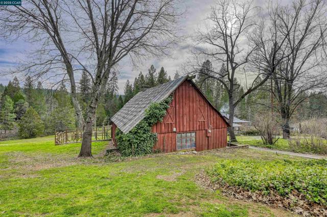 11417 Red Dog Rd, Nevada City CA: https://media.crmls.org/mediaz/0fc69a62-2f8b-4019-b546-a090d72b078a.jpg