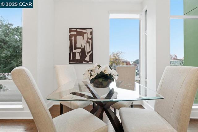 555 Ygnacio Valley Rd, Walnut Creek CA: https://media.crmls.org/mediaz/0fc6ab01-b758-4915-aa0f-9ddecf026d18.jpg