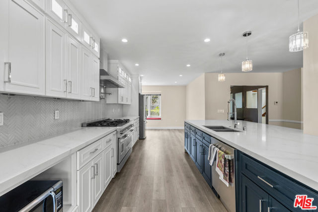 5317 Angeles Vista Boulevard, View Park CA: https://media.crmls.org/mediaz/0fc6f547-d725-4fe1-85da-542524329601.jpg