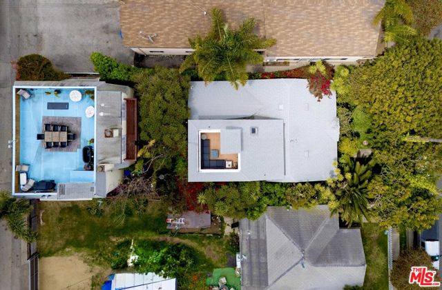 3110 Highland Avenue, Santa Monica CA: https://media.crmls.org/mediaz/0fc7a99a-2abf-4215-b682-8923540c9139.jpg