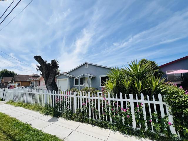 6223 Dairy Ave, Newark CA: https://media.crmls.org/mediaz/0fc834b5-28d6-4a81-9156-8a26a1c846ad.jpg