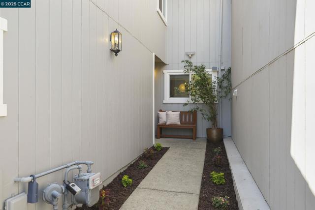 2510 Tea Tree Ct, Martinez CA: https://media.crmls.org/mediaz/0fc8c64f-147f-4f9c-aec2-18ea4f0379ca.jpg