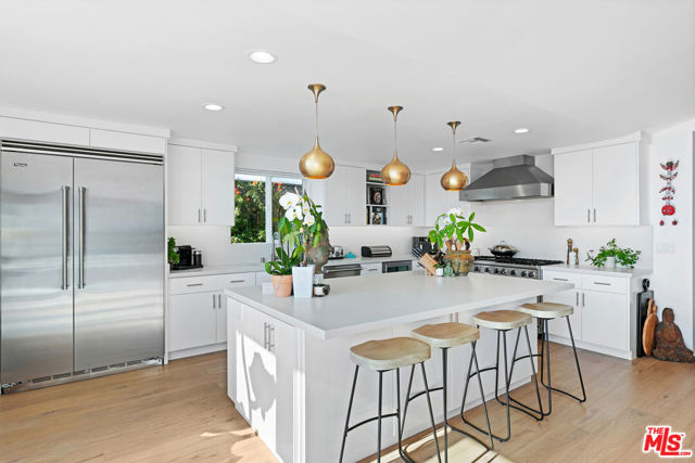 29500 Heathercliff Road, Malibu CA: https://media.crmls.org/mediaz/0fc8f0fa-f94d-49aa-94d1-e9927555e3a6.jpg