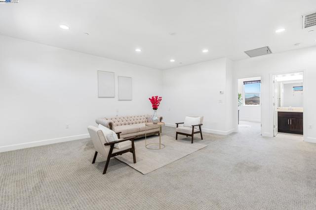 3340 Giovanni Way, Dublin CA: https://media.crmls.org/mediaz/0fc91f40-f839-4647-bbb4-fa5455b79bc4.jpg