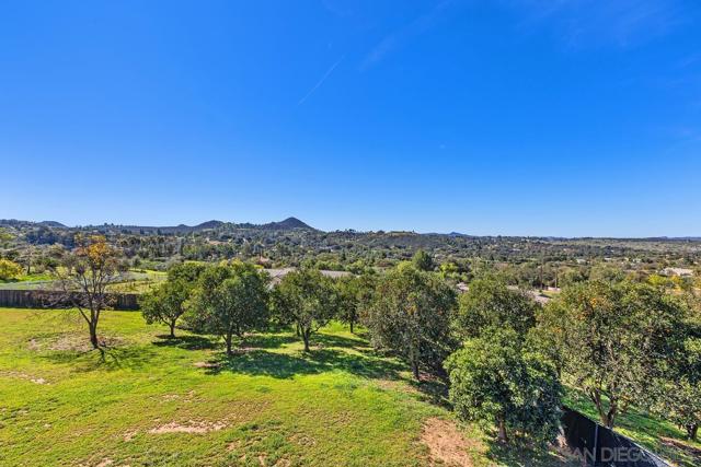 30830 Ranch Creek Rd, Valley Center CA: https://media.crmls.org/mediaz/0fc9caf0-3793-4a6d-a5f2-c34f124a1843.jpg