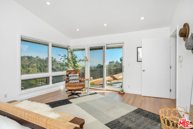 968 Kenfield Avenue, Los Angeles CA: https://media.crmls.org/mediaz/0fca3447-22ef-4728-8f88-991189a8986d.jpg