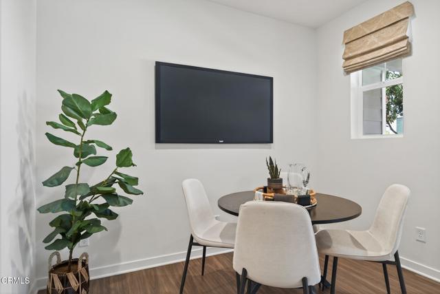139 Farmhouse Drive, Simi Valley CA: https://media.crmls.org/mediaz/0fca84dd-16a0-4c49-9aee-fa87be65608f.jpg